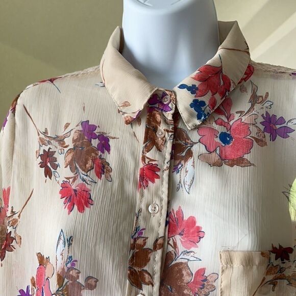𝅺AMERICAN RAG Roll-tab Floral Button down Size M - Picture 4 of 10